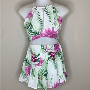 Two piece tropical set.
